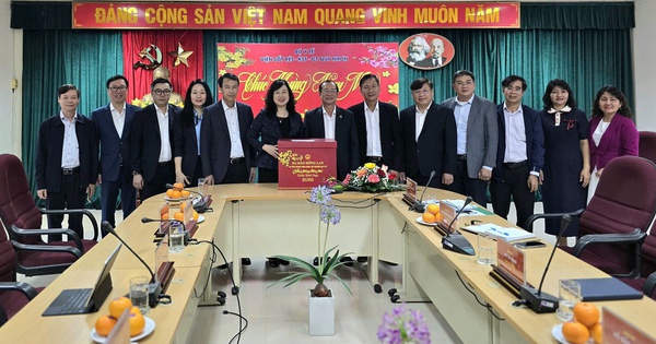 View - Đoàn công tác Bộ Y tế thăm Viện Sốt rét - Ký sinh trùng - Côn trùng Quy Nhơn