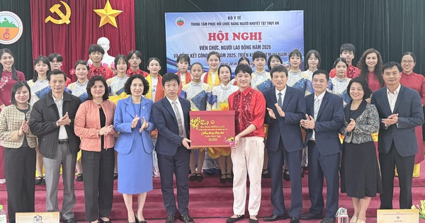 View - Thứ trưởng Bộ Y tế thăm, chúc Tết tại Trung tâm Phục hồi chức năng người khuyết tật Thụy An