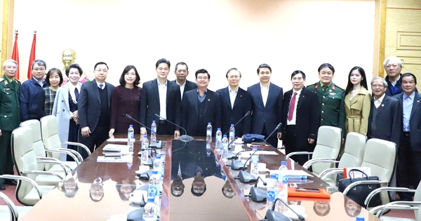 Gallery - Thứ trưởng Vũ Mạnh Hà làm việc với Hội Quân dân Y Việt Nam về y dược cổ truyền