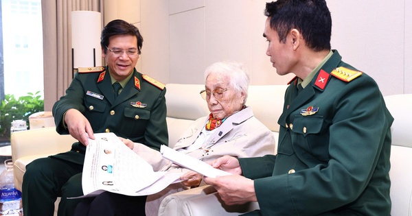 View - Nữ cử tri gắn bó với Quốc hội từ khóa I bỏ phiếu bầu cử, gửi gắm nhiều kỳ vọng