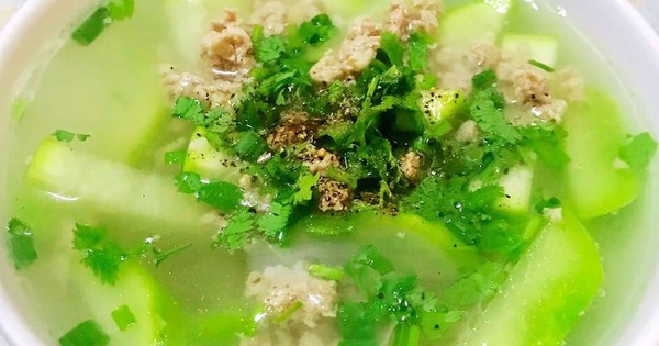 Người bệnh gút nên ưu tiên các món canh mướp thanh đạm, hạn chế xào nhiều dầu mỡ
