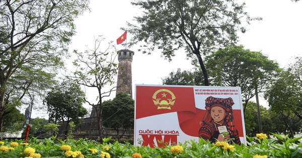 View - Hà Nội rực rỡ cờ hoa chào mừng bầu cử Quốc hội khóa XVI và Hội đồng nhân dân nhiệm kỳ 2026 - 2031