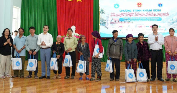 Gallery - Thứ trưởng Bộ Y tế Trần Văn Thuấn lan tỏa tinh thần phụng sự tại xã Đặng Thùy Trâm