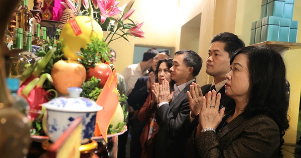 View - Dâng hương tưởng nhớ các Đại danh y tại y Miếu Thăng Long năm 2026