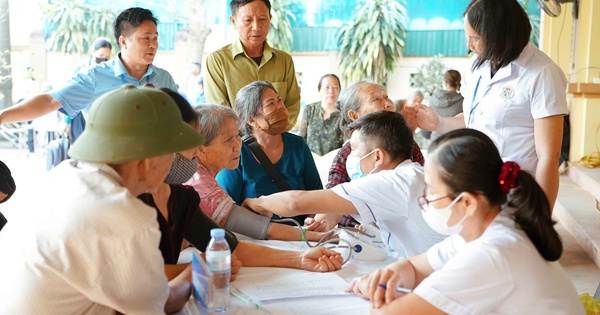 Gallery - Đưa dịch vụ y tế về cơ sở, hơn 300 người dân được khám miễn phí