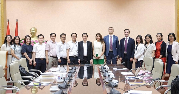 Gallery - Thứ trưởng Nguyễn Tri Thức làm việc với Sanofi về phát triển vắc xin tại Việt Nam