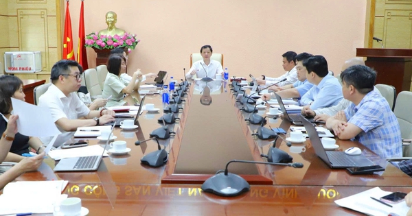 Gallery - Thúc đẩy tiến độ thực hiện chuyển đổi số y tế, bệnh án điện tử và sổ sức khoẻ điện tử