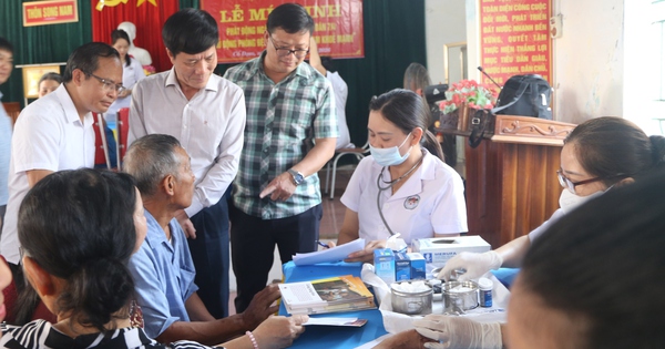 Gallery - Ngày Sức khỏe toàn dân 7/4: Hơn 300 người dân Hà Tĩnh được khám, tư vấn sức khỏe miễn phí