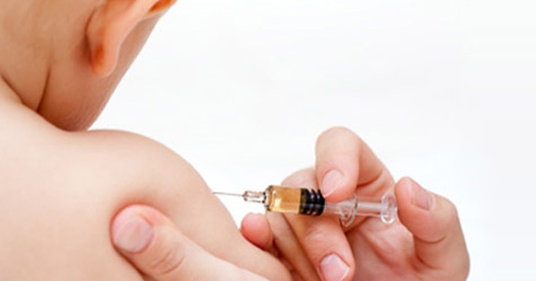 Vắc xin phòng bệnh thủy đậu không chỉ giúp ngăn ngừa bệnh thủy đậu mà còn giúp ngăn ngừa biến chứng nguy hiểm như viêm phổi và viêm não. 

