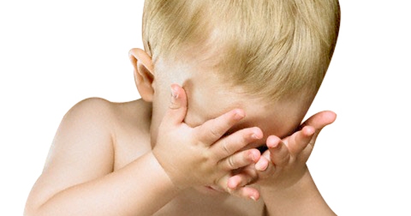Những chất gây dị ứng hoặc kích thích nào có thể gây thâm quầng mắt ở trẻ em?

