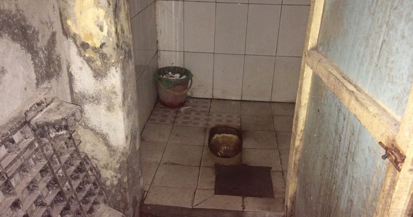 Khóc cười với chuyện đi vệ sinh ở phố cổ Hà Nội - Báo Sức ...