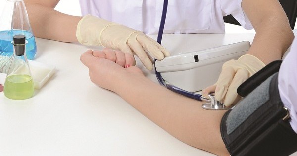 Tăng huyết áp vô căn có triệu chứng gì?
