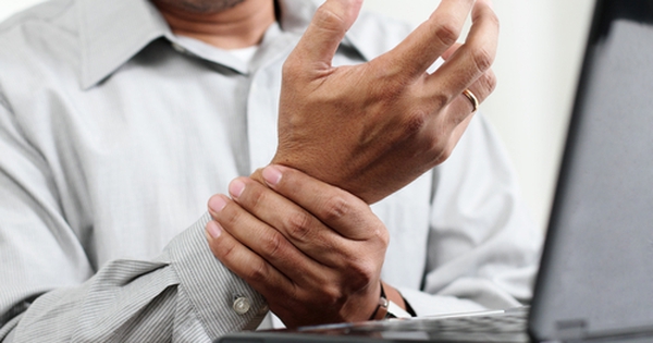 Có những phương pháp xoa bóp nào để chữa đau cổ tay?
