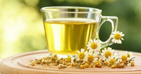 Có thể thêm gì vào trà sữa hoa cúc để tăng thêm hương vị?
