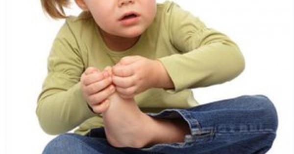 Những biện pháp tự chăm sóc nào có thể giúp giảm đau chân về đêm ở trẻ em?
