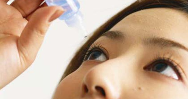 Những thuốc kháng sinh phổ rộng nào được khuyến nghị cho việc chữa trị đau mắt đỏ?
