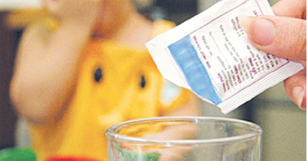 Cách sử dụng thuốc kháng sinh dạng bột pha cho trẻ em đúng cách và lưu ý cần biết