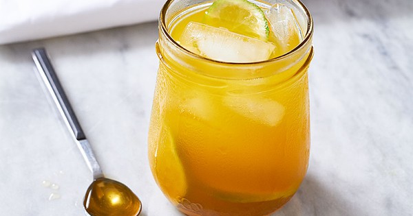 What are the benefits of combining turmeric, honey, and lemon?