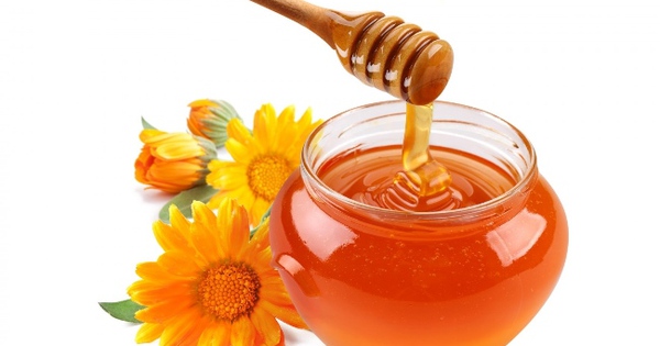 Muôn cách dưỡng môi với mật ong