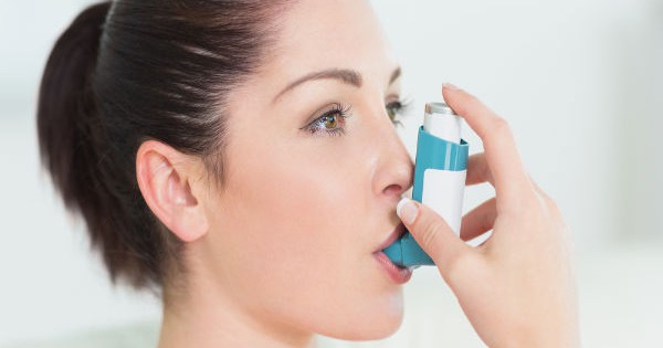 Bệnh viêm phổi có phải là nguyên nhân chính gây ra phổi khò khè không?
