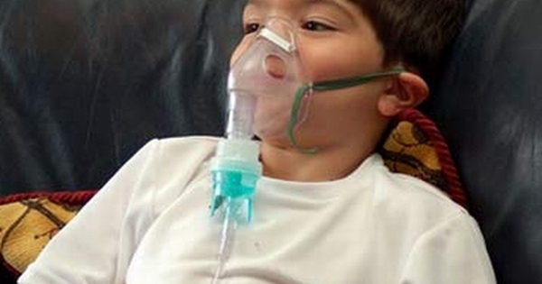 Làm thế nào để lấy đủ liều lượng thuốc khi sử dụng thở khí dung cho bé?
