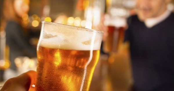Liệu việc giảm uống rượu bia có thể giúp giảm đau và nhức xương khớp?
