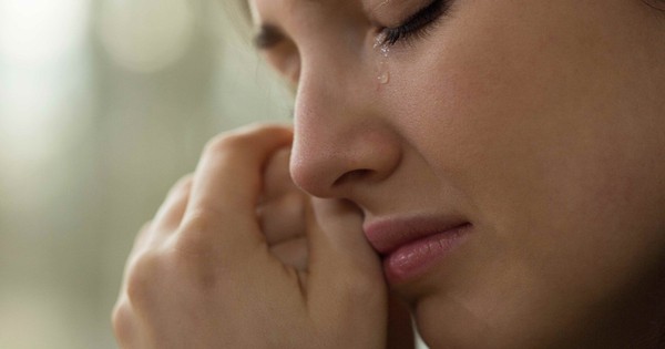 Làm thế nào để điều trị nước mắt chảy sống?
