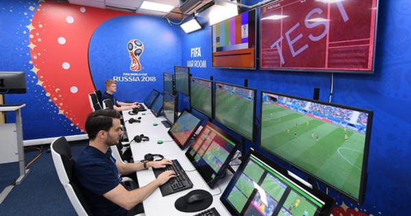Công nghệ VAR lần đầu tiên áp dụng tại World Cup: Mới và lạ trong bóng đá thế giới