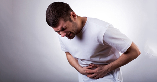 Đau bụng do thức khuya