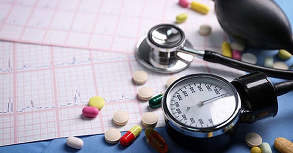 Lựa chọn thuốc trị tăng huyết áp dựa trên yếu tố nguy cơ nào của bệnh tim mạch?
