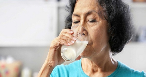 Đối ph&oacute; chứng ho về đ&ecirc;m ở người cao tuổi