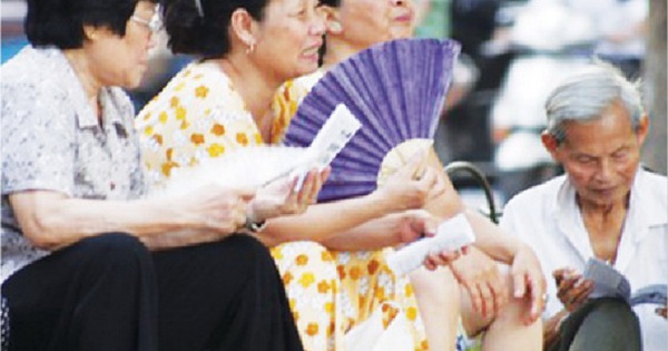 Cách bảo vệ sức khỏe người cao tuổi khi nắng nóng