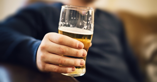 Bia chứa purin và những chất có hại khác có thể gây nguy hiểm cho người bị bệnh gout không?
