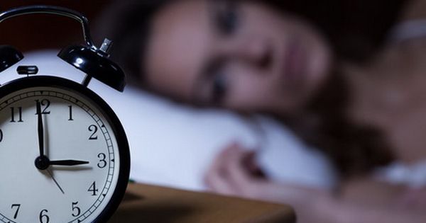Có những phương pháp không dùng thuốc mà người trẻ có thể áp dụng để cải thiện giấc ngủ và giảm mất ngủ không?
