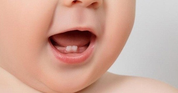 Nếu trẻ sốt khi mọc răng, có nên dùng thuốc giảm đau không?
