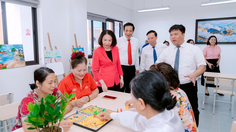 Hà Nội chuyển áp lực già hóa dân số thành động lực phát triển 'kinh tế bạc'