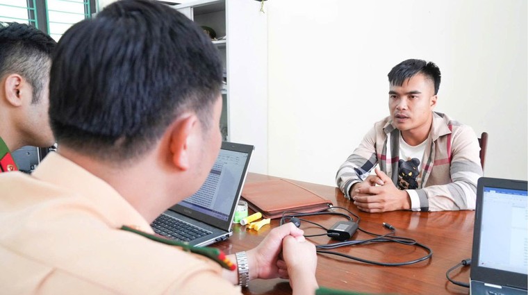 Cảnh sát truy đuổi xe đầu kéo hơn 130km, hé lộ lý do tài xế bỏ trốn
