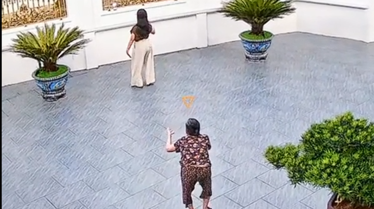 Cụ U90 vẫn bắt trend cực sung, nhảy TikTok cùng cháu gái gây sốt